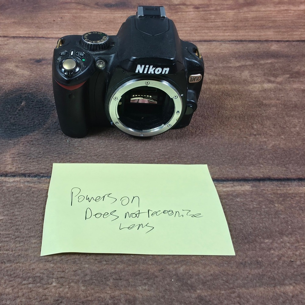 Nikon D40 DSLR Camera Body Black Fair Condition Powers On No Lens Recognition